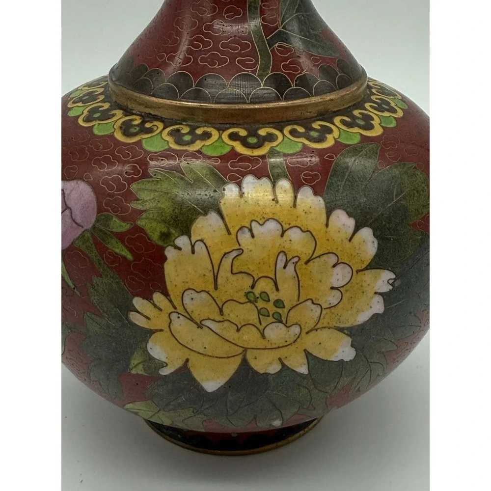 Vintage Jingfa Chinese Enamel on Brass Cloisonné‎ Red Floral Vase 8.25